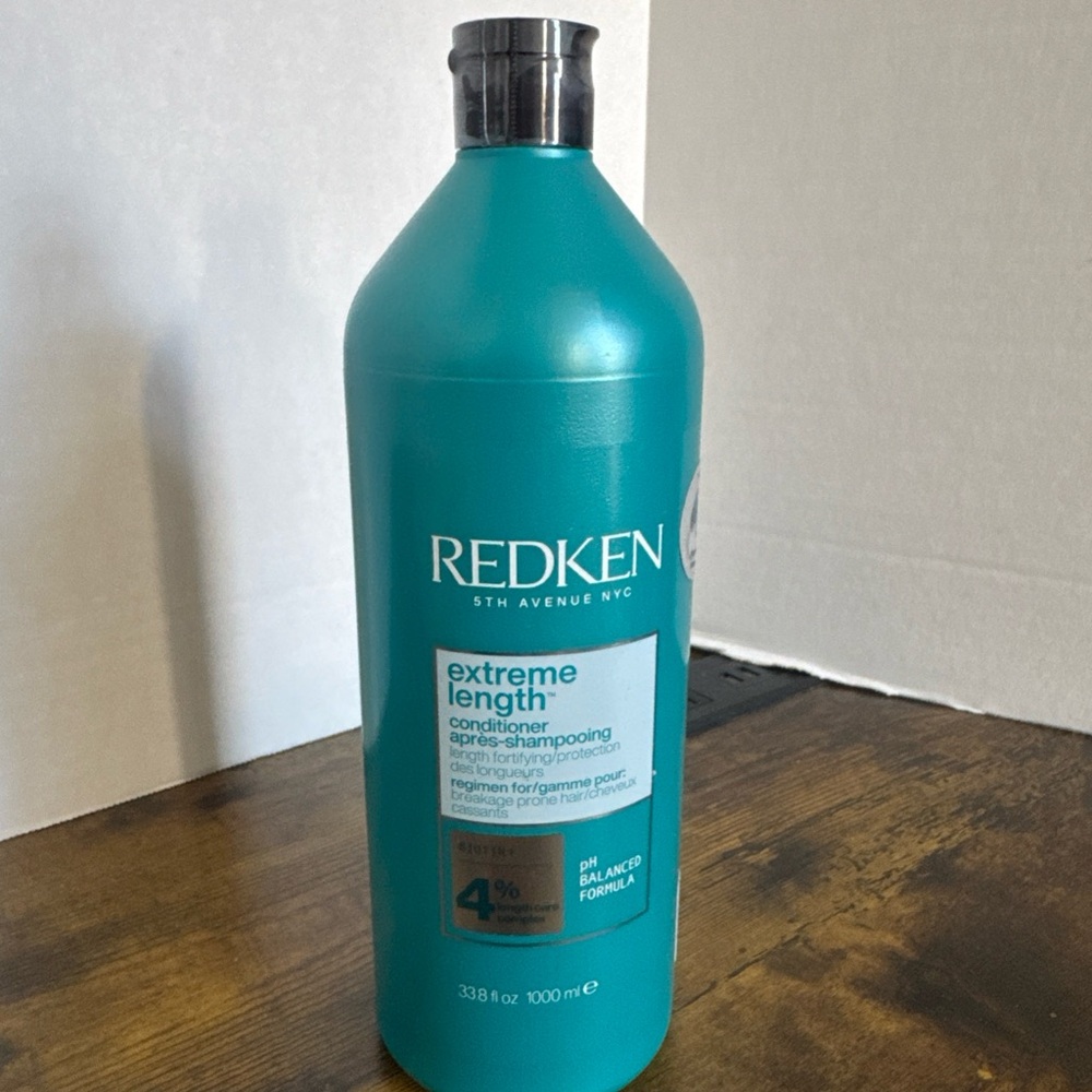 Redken Extreme Length Conditioner For Hair Growth  33.8 fl oz/ 1000ml.